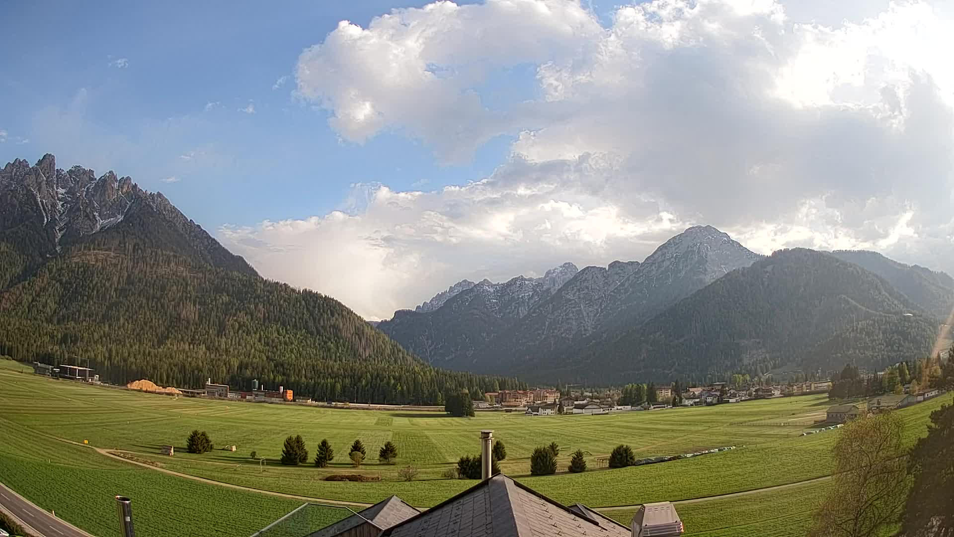 Web kamera Toblach Dolomiti – Pogled s Hotela Rosengarten