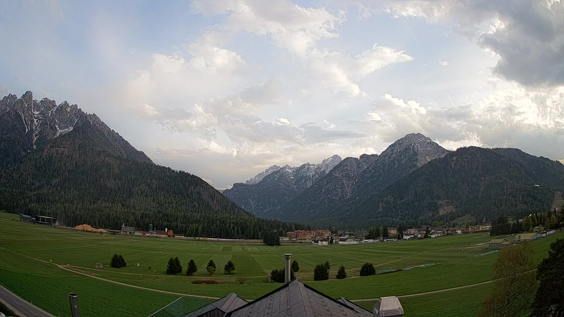 Web kamera Toblach Dolomiti – Pogled s Hotela Rosengarten