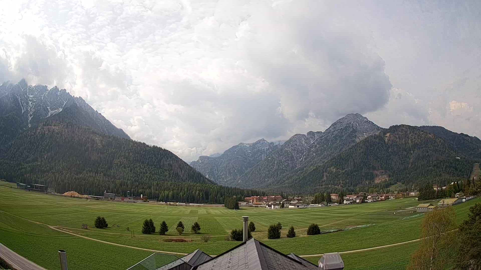Spletna kamera Toblach Dolomiti – Pogled iz hotela Rosengarten
