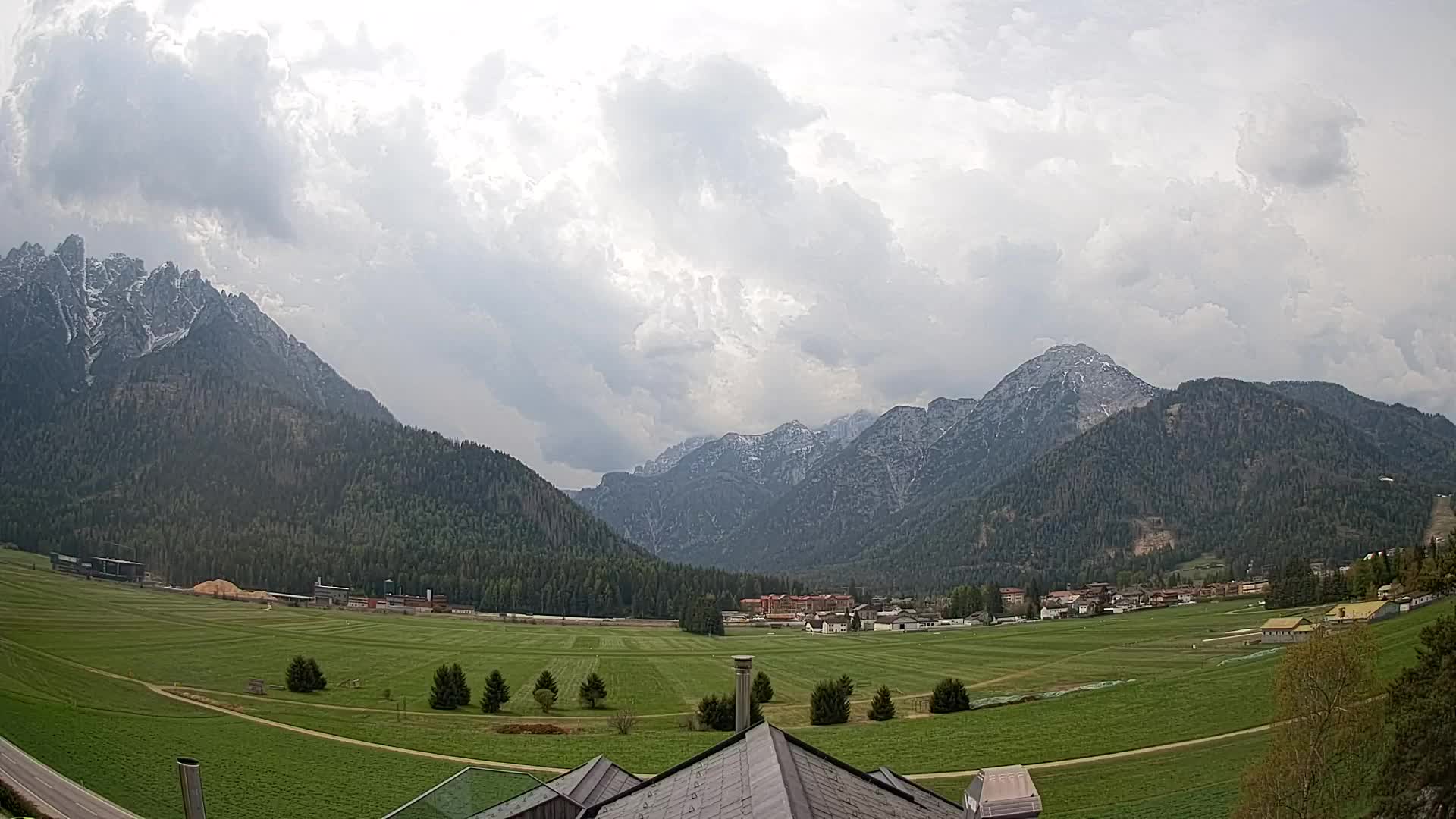 Spletna kamera Toblach Dolomiti – Pogled iz hotela Rosengarten