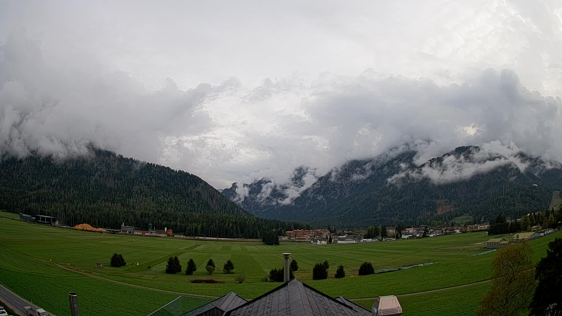 Spletna kamera Toblach Dolomiti – Pogled iz hotela Rosengarten