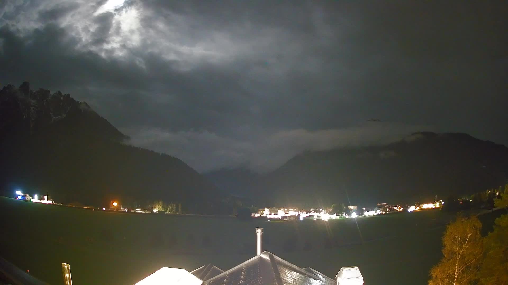 Spletna kamera Toblach Dolomiti – Pogled iz hotela Rosengarten