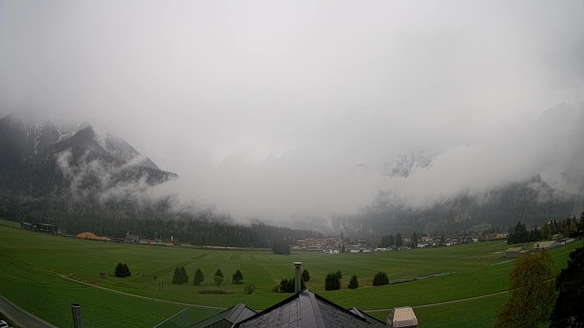 Spletna kamera Toblach Dolomiti – Pogled iz hotela Rosengarten