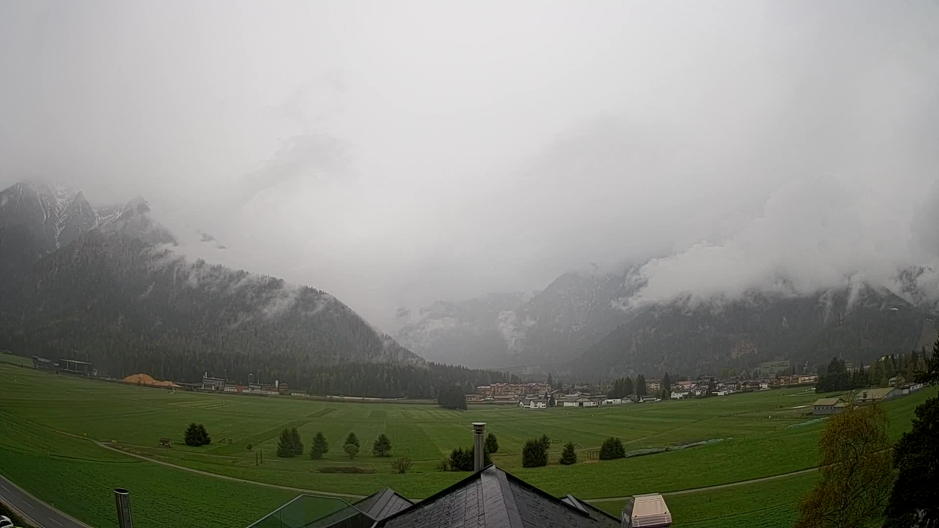 Spletna kamera Toblach Dolomiti – Pogled iz hotela Rosengarten