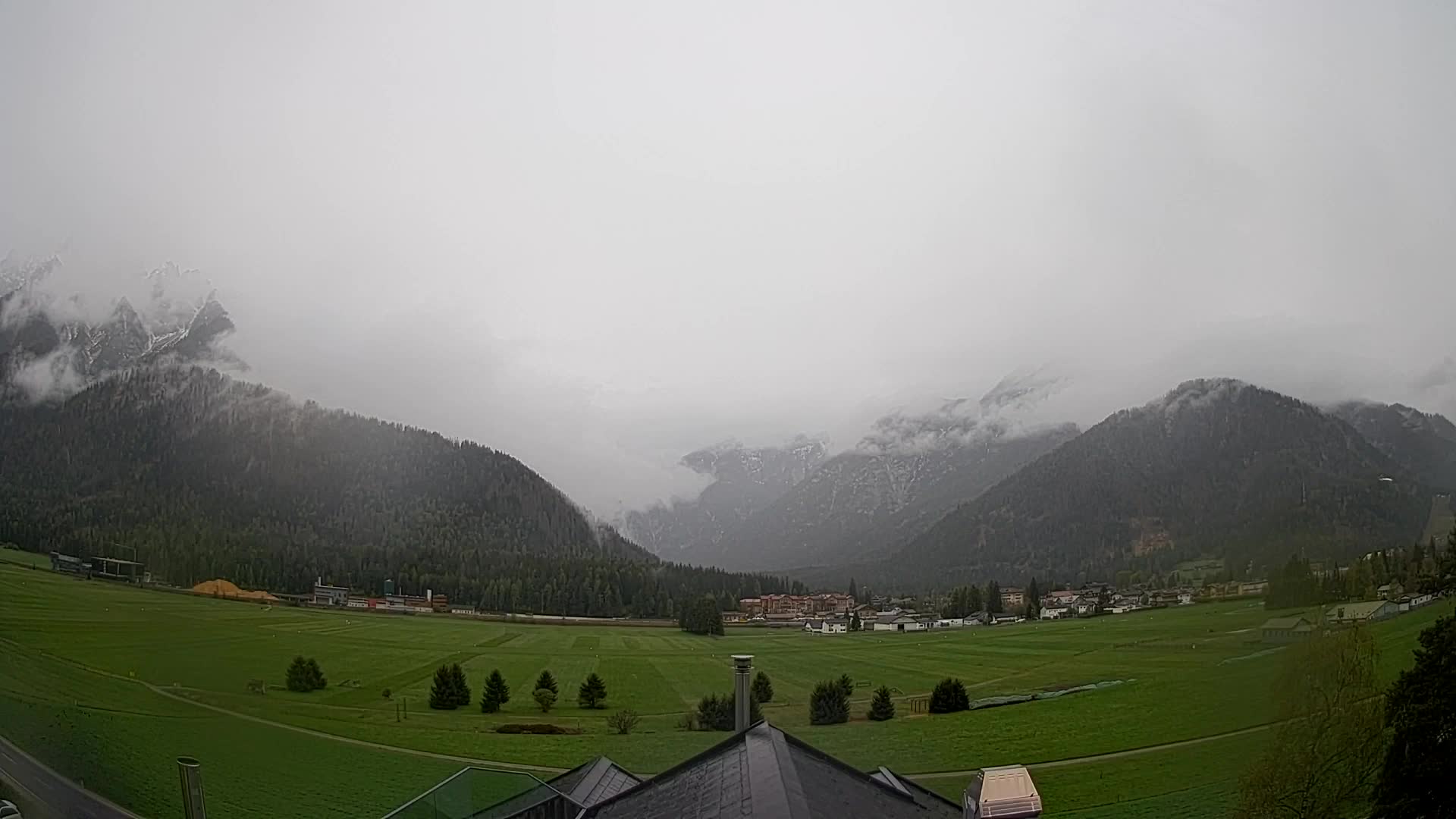 Spletna kamera Toblach Dolomiti – Pogled iz hotela Rosengarten