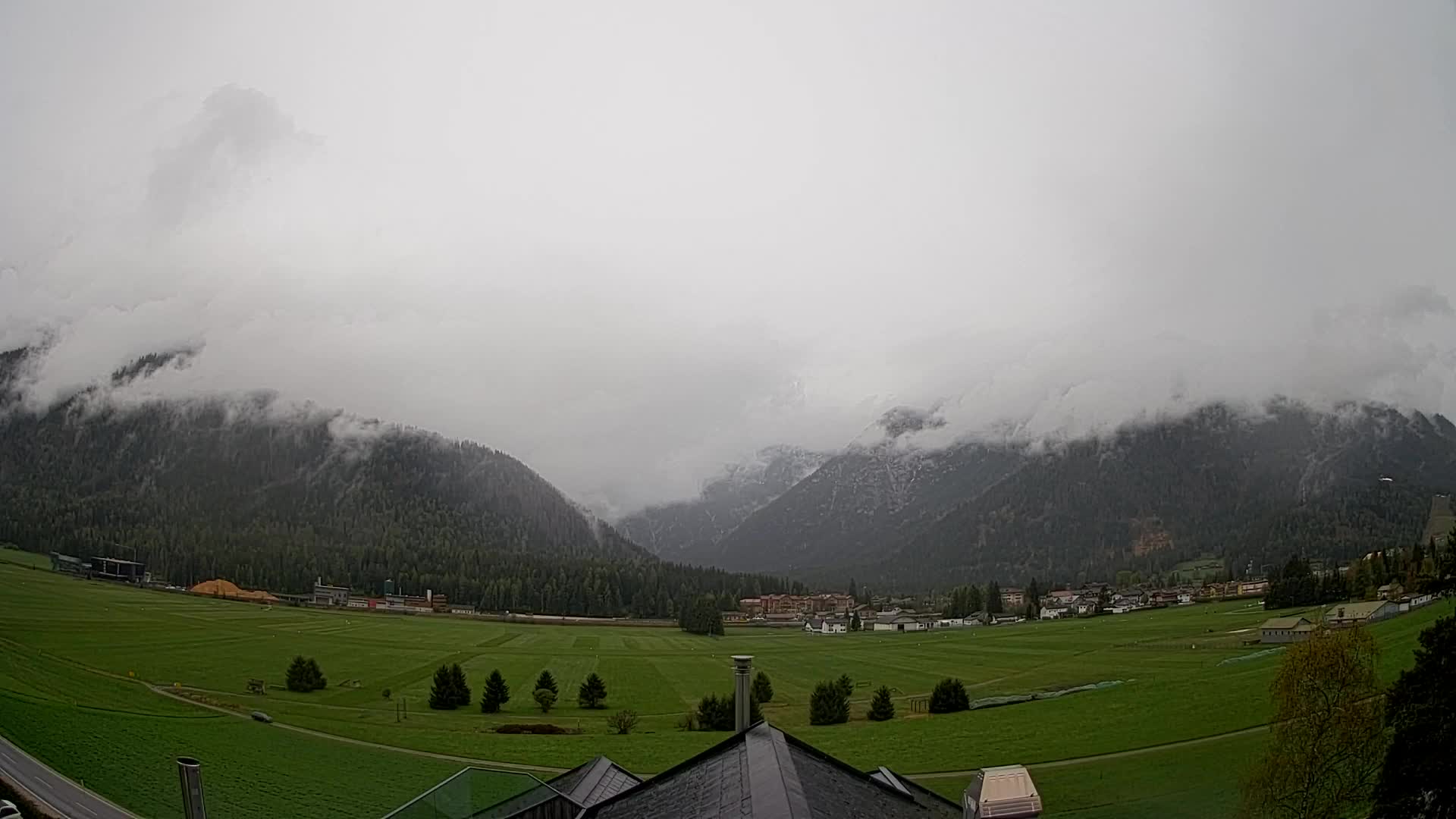 Web kamera Toblach Dolomiti – Pogled s Hotela Rosengarten