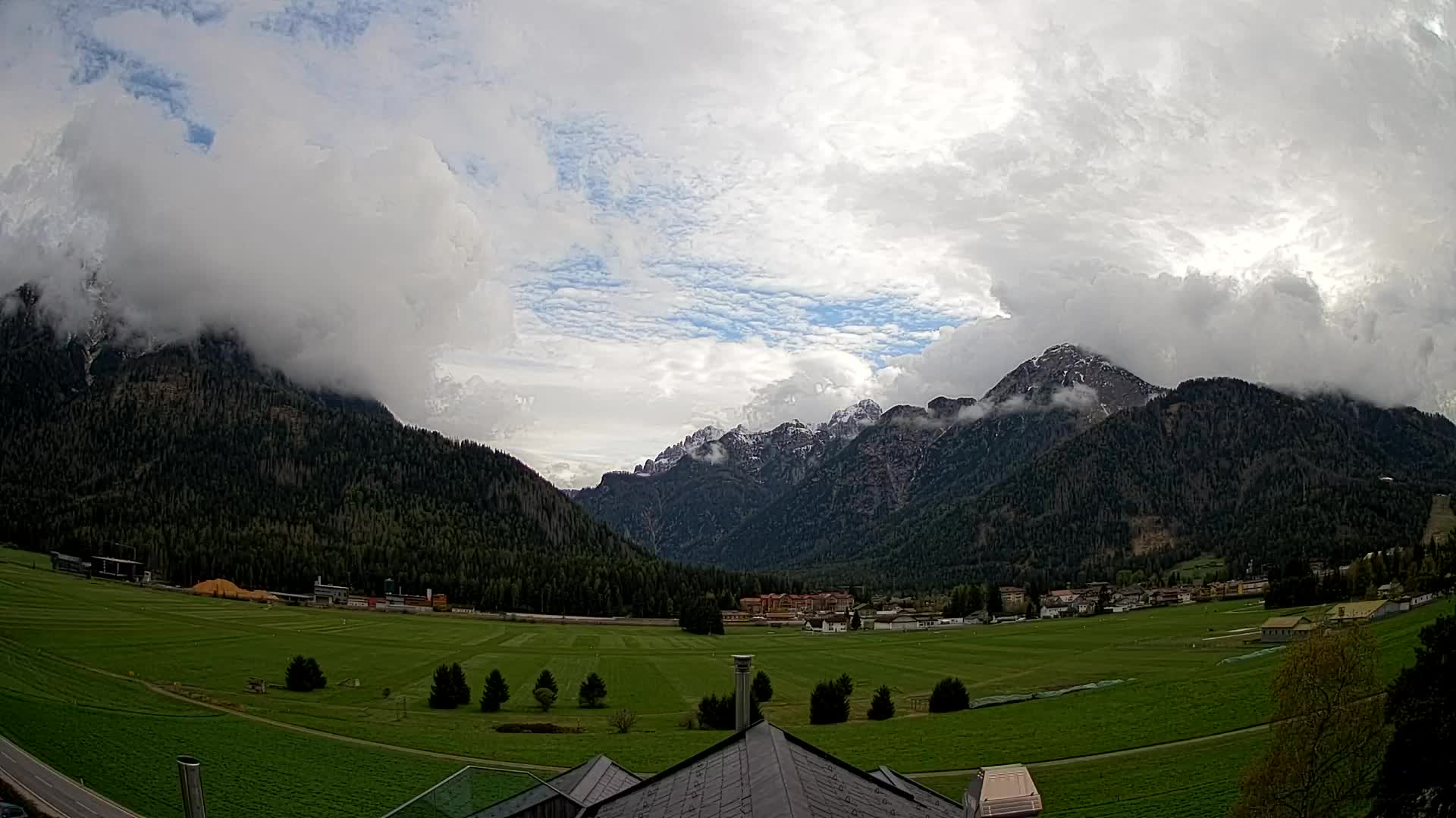 Spletna kamera Toblach Dolomiti – Pogled iz hotela Rosengarten