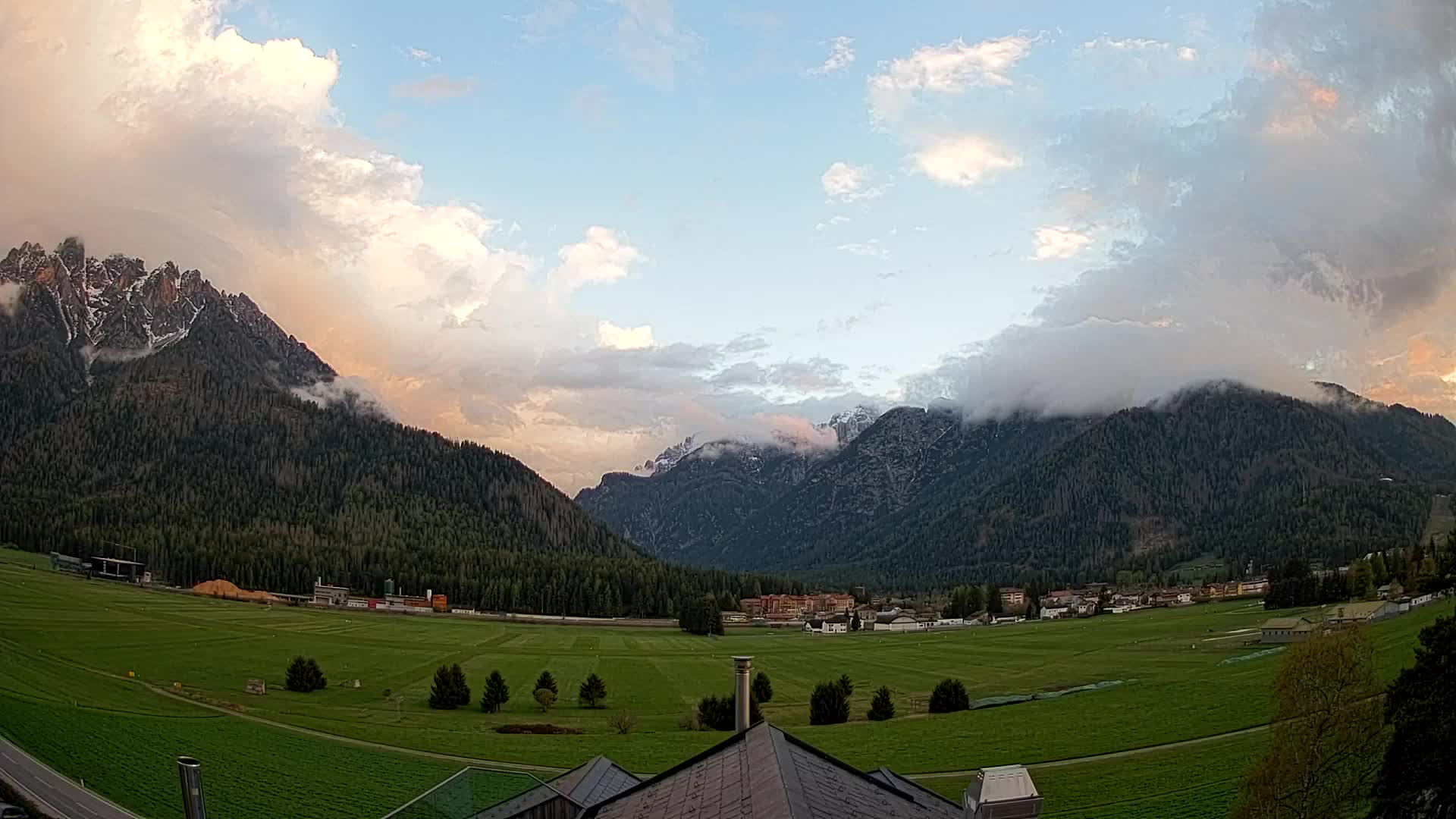 Webcam Toblach Dolomites – View from Hotel Rosengarten