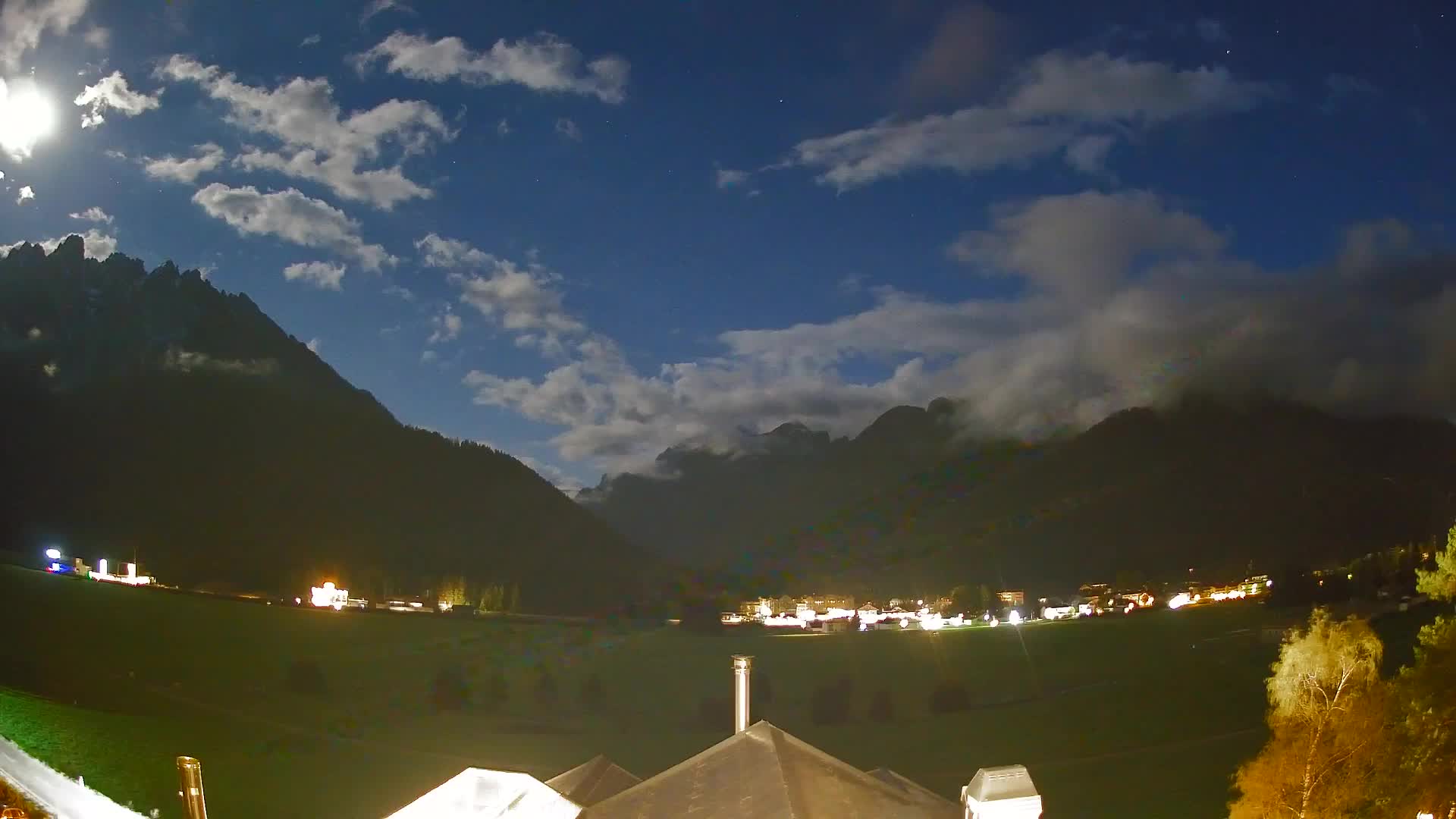 Spletna kamera Toblach Dolomiti – Pogled iz hotela Rosengarten