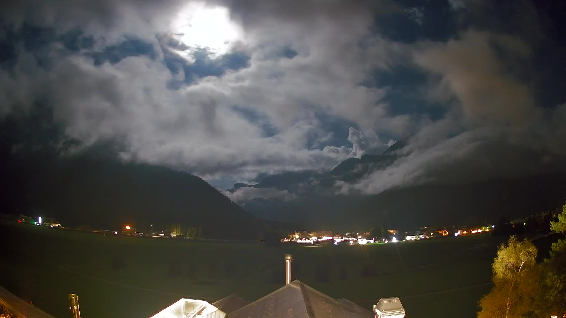 Web kamera Toblach Dolomiti – Pogled s Hotela Rosengarten