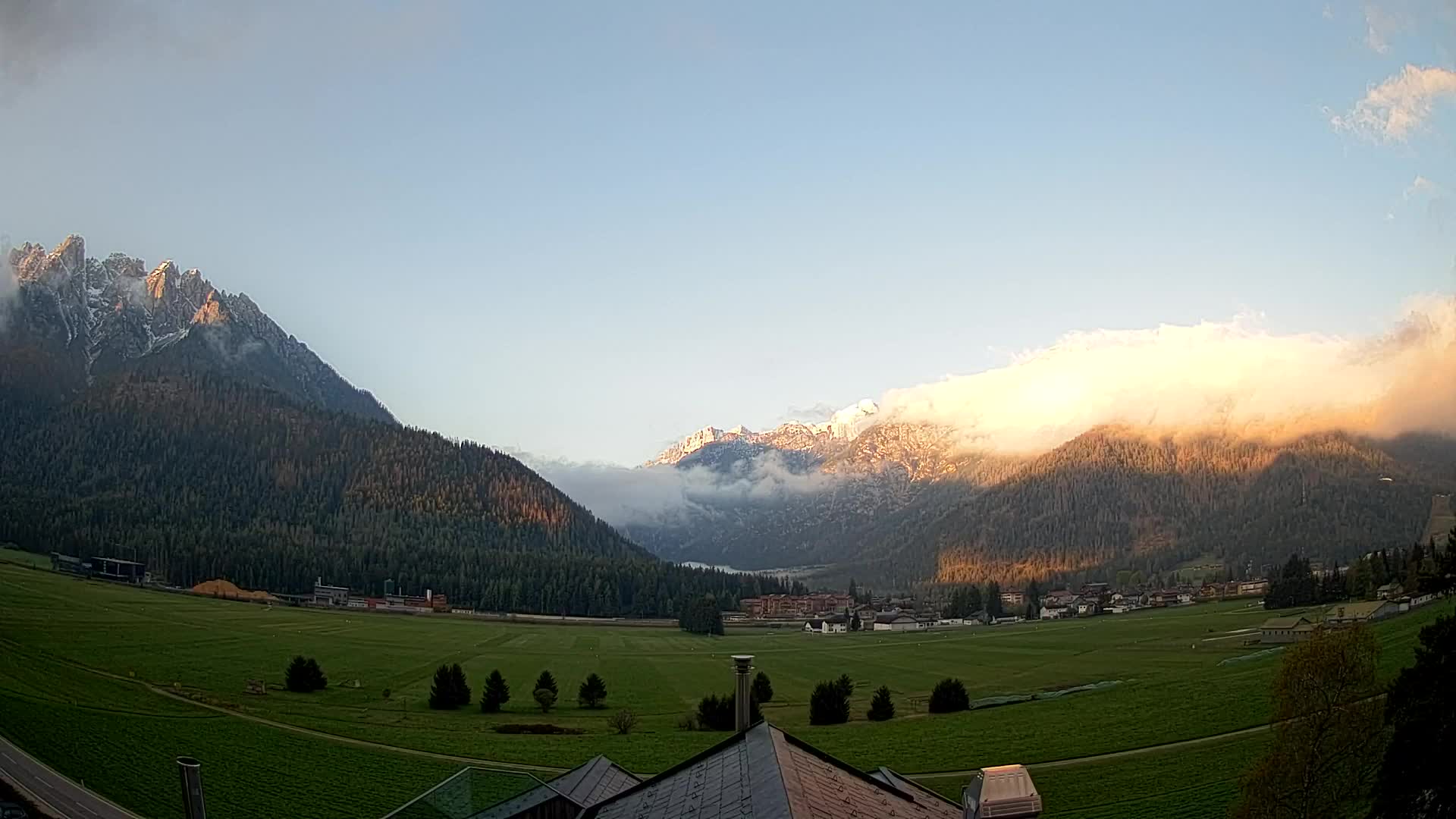 Spletna kamera Toblach Dolomiti – Pogled iz hotela Rosengarten