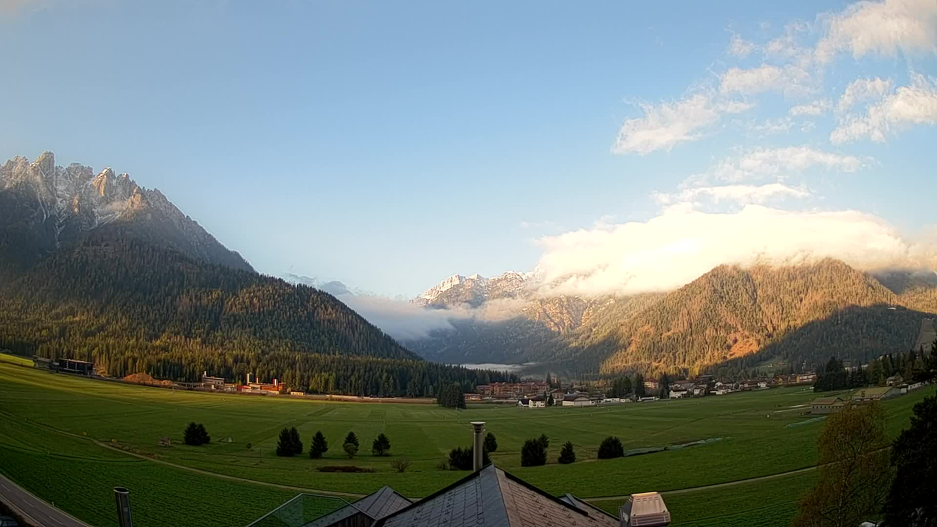 Spletna kamera Toblach Dolomiti – Pogled iz hotela Rosengarten