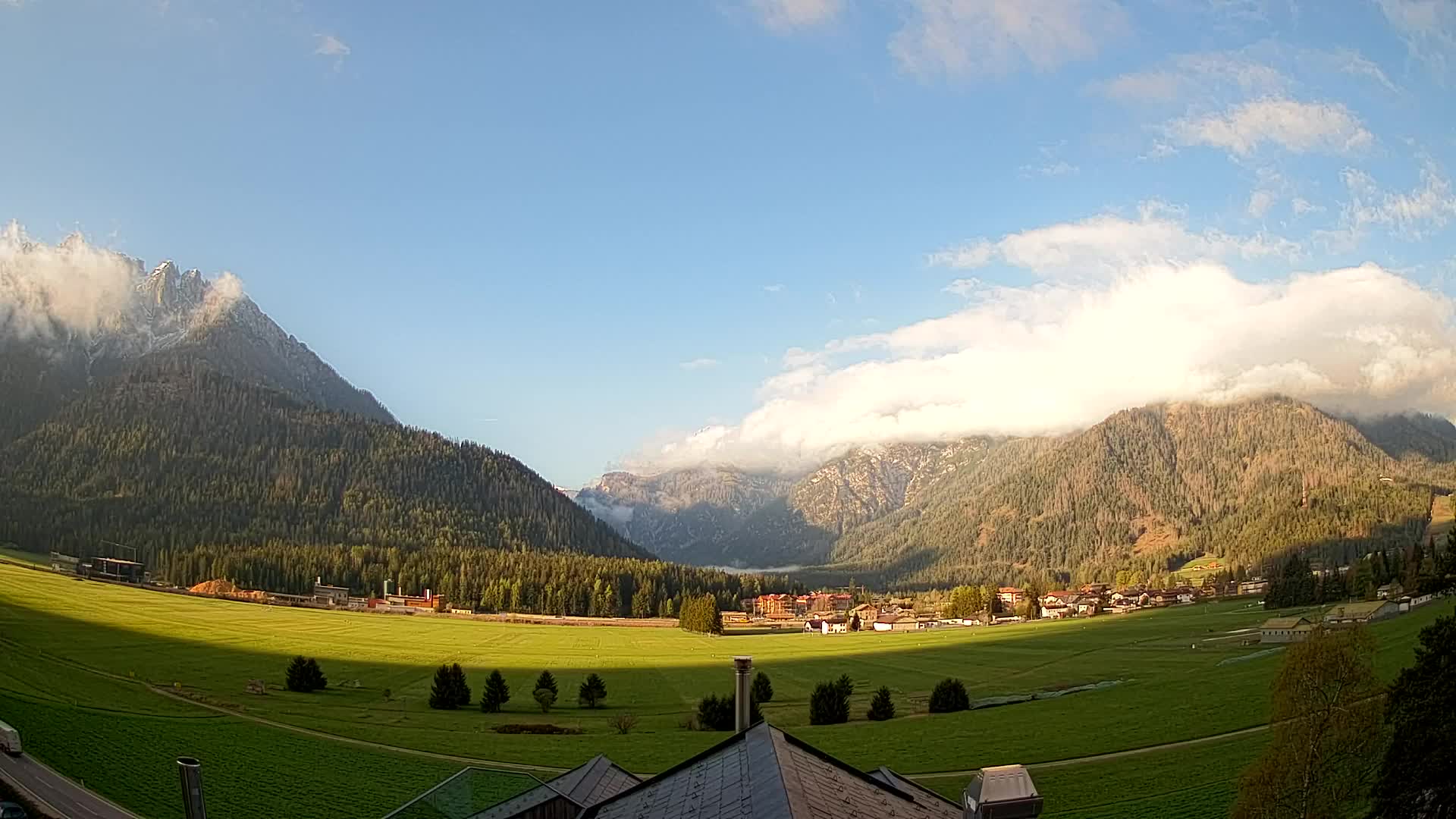 Spletna kamera Toblach Dolomiti – Pogled iz hotela Rosengarten