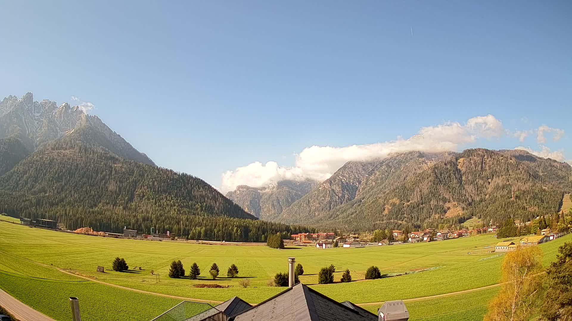 Spletna kamera Toblach Dolomiti – Pogled iz hotela Rosengarten