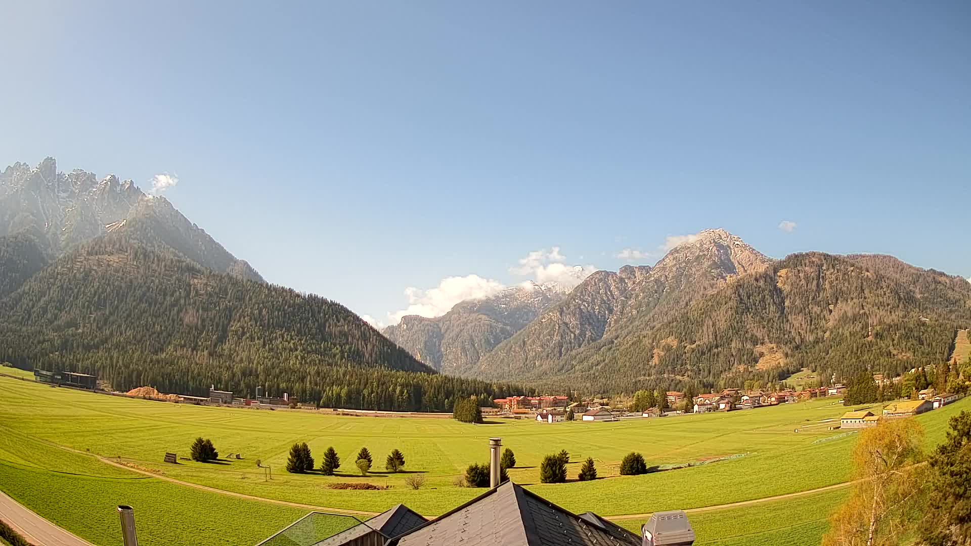 Spletna kamera Toblach Dolomiti – Pogled iz hotela Rosengarten