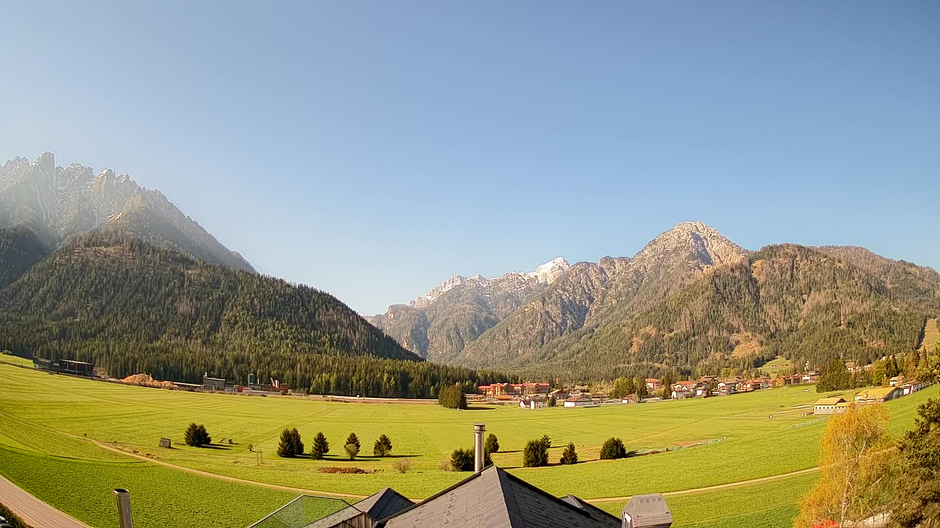 Web kamera Toblach Dolomiti – Pogled s Hotela Rosengarten
