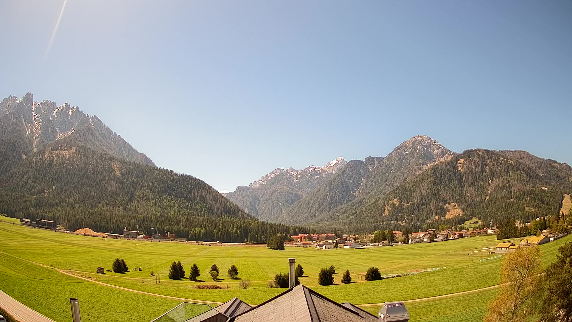 Spletna kamera Toblach Dolomiti – Pogled iz hotela Rosengarten