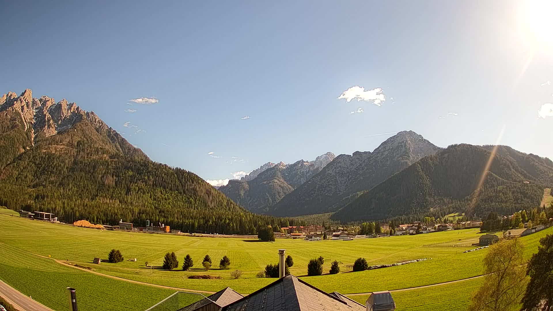 Web kamera Toblach Dolomiti – Pogled s Hotela Rosengarten