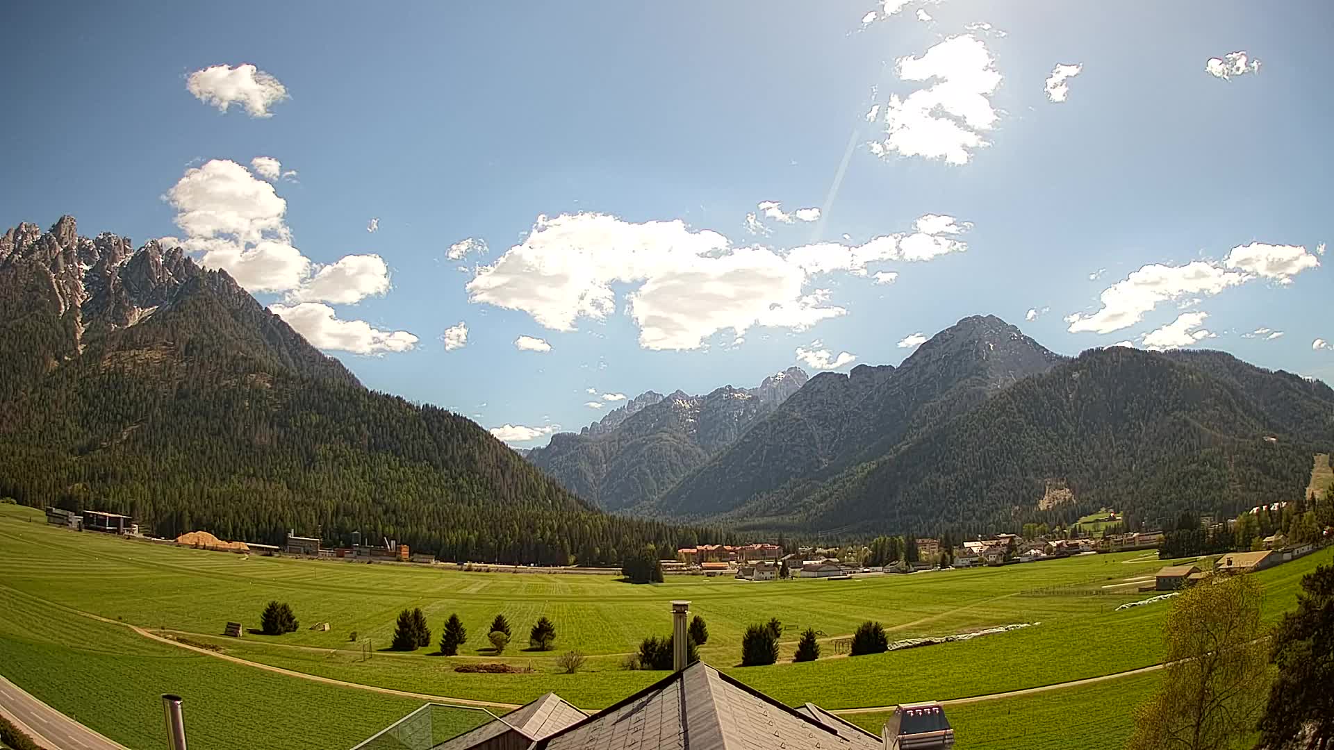 Web kamera Toblach Dolomiti – Pogled s Hotela Rosengarten