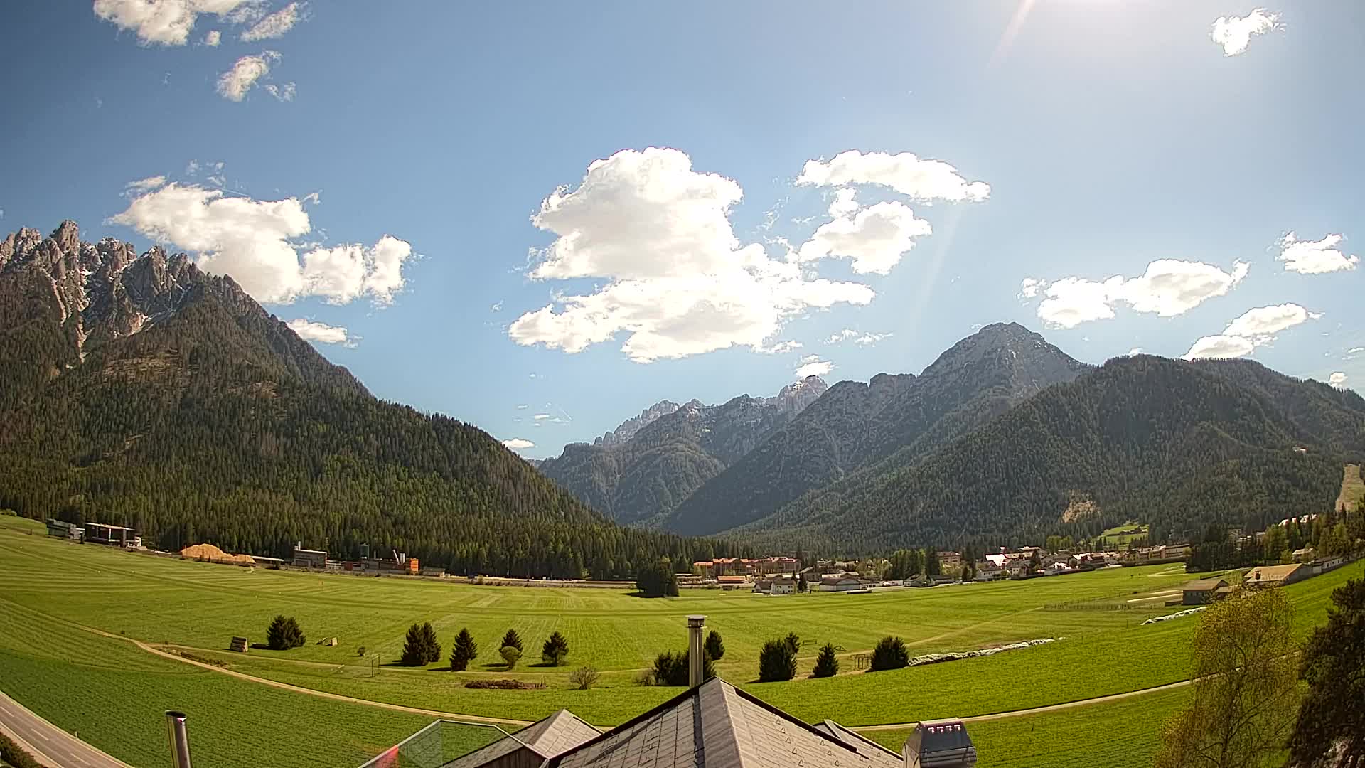 Spletna kamera Toblach Dolomiti – Pogled iz hotela Rosengarten
