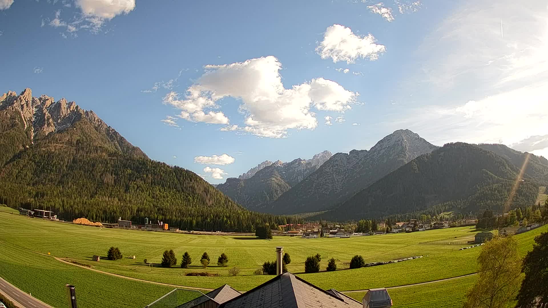 Spletna kamera Toblach Dolomiti – Pogled iz hotela Rosengarten