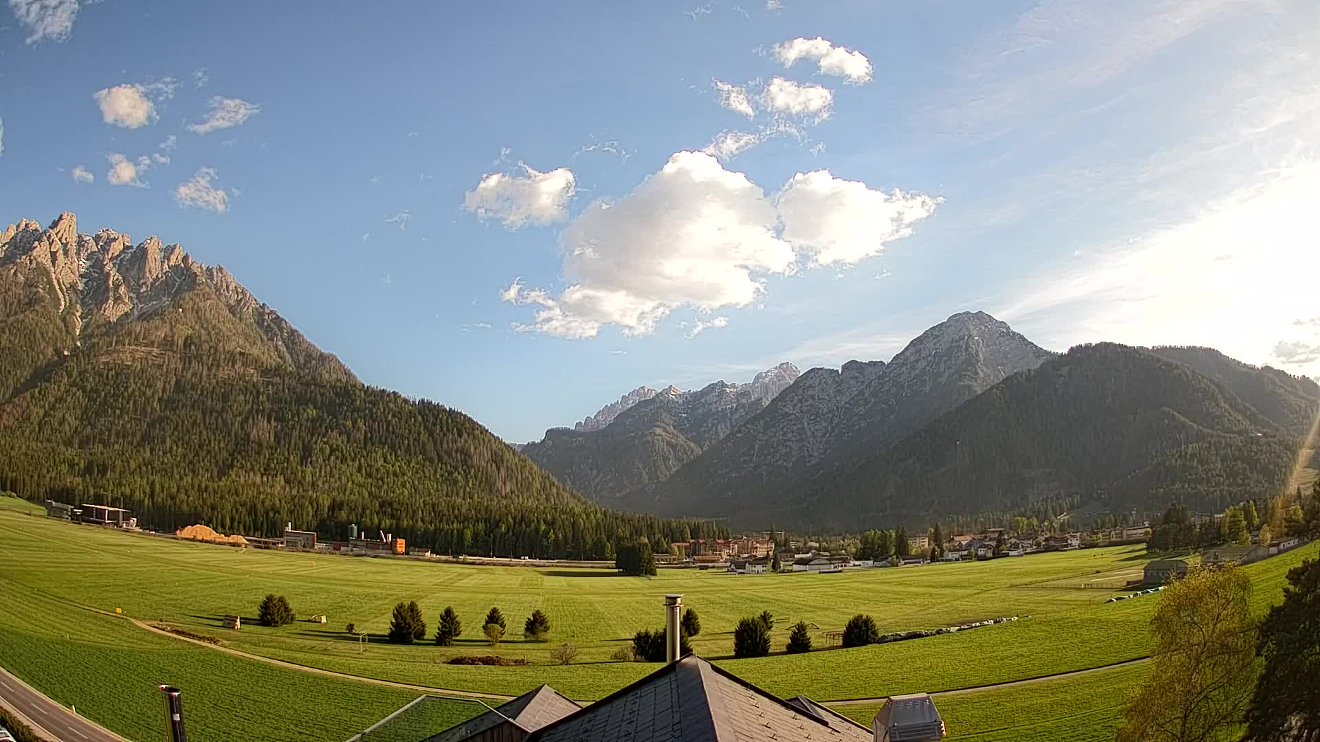 Spletna kamera Toblach Dolomiti – Pogled iz hotela Rosengarten