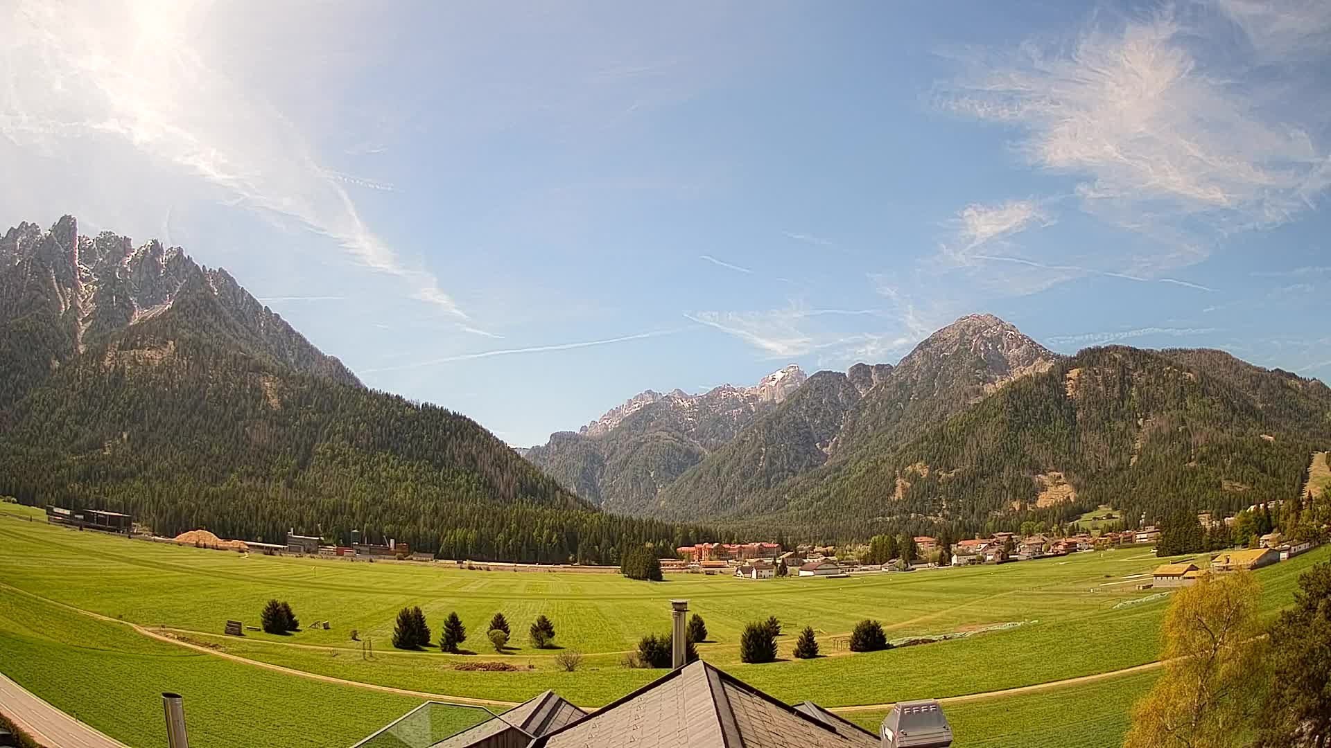 Web kamera Toblach Dolomiti – Pogled s Hotela Rosengarten