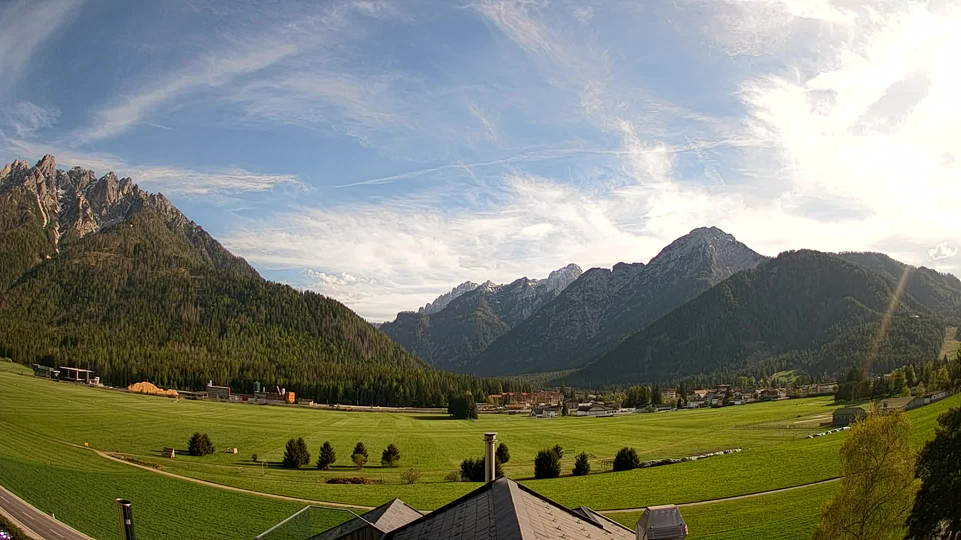 Web kamera Toblach Dolomiti – Pogled s Hotela Rosengarten