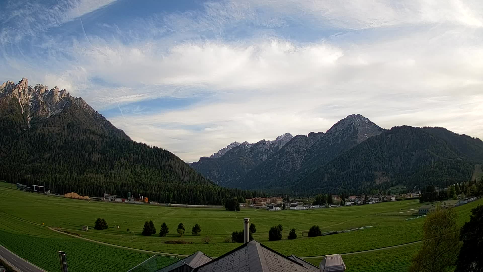 Web kamera Toblach Dolomiti – Pogled s Hotela Rosengarten
