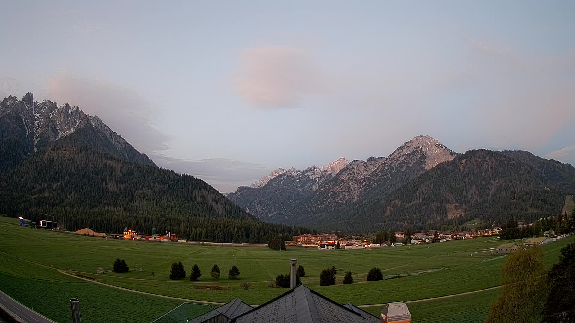 Spletna kamera Toblach Dolomiti – Pogled iz hotela Rosengarten