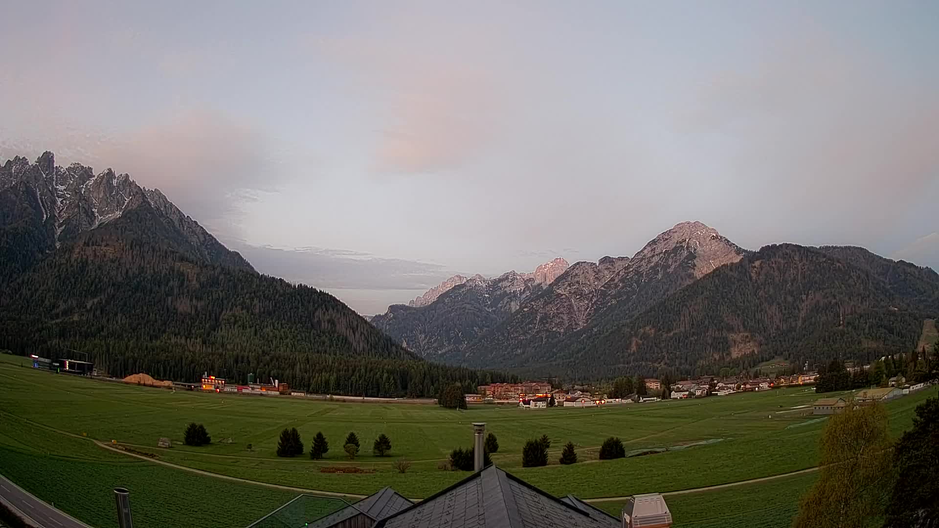 Webcam Toblach Dolomites – View from Hotel Rosengarten