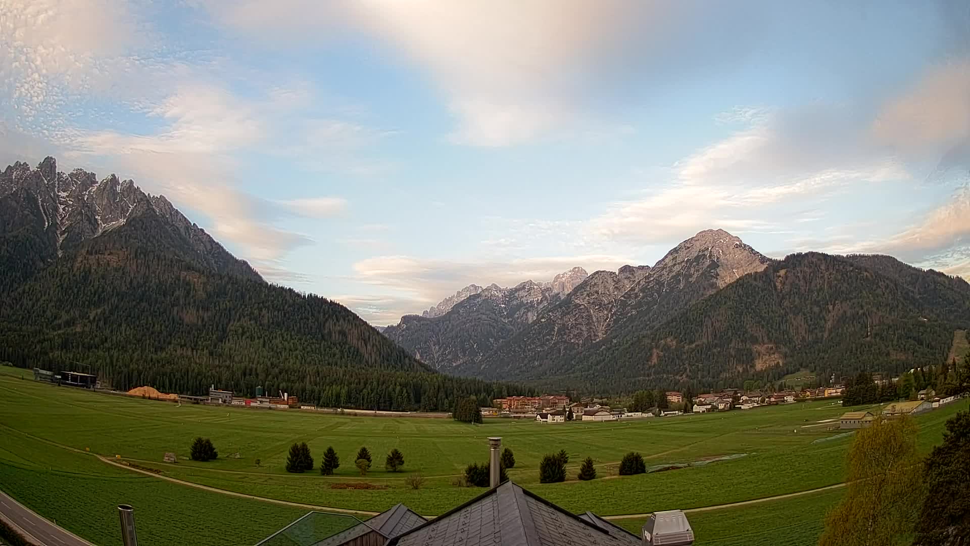 Web kamera Toblach Dolomiti – Pogled s Hotela Rosengarten