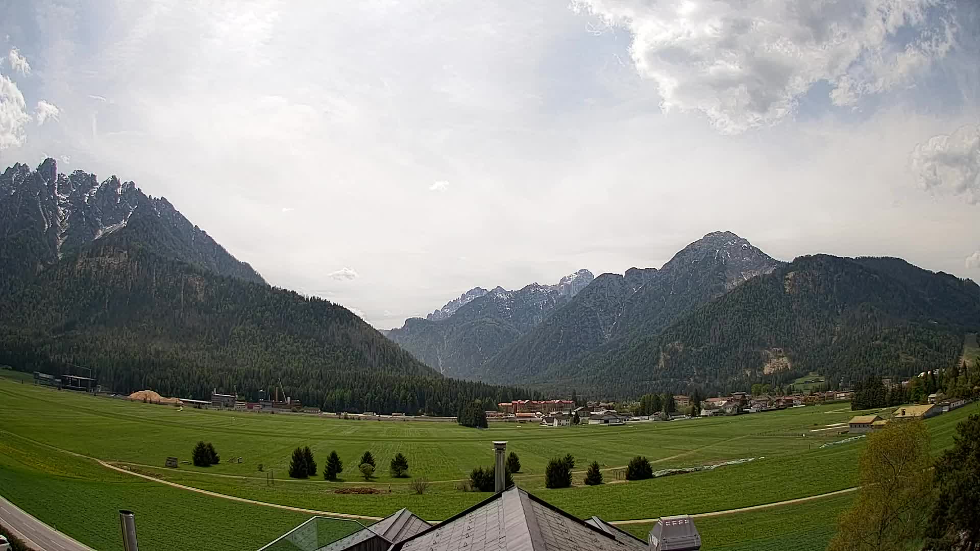 Spletna kamera Toblach Dolomiti – Pogled iz hotela Rosengarten