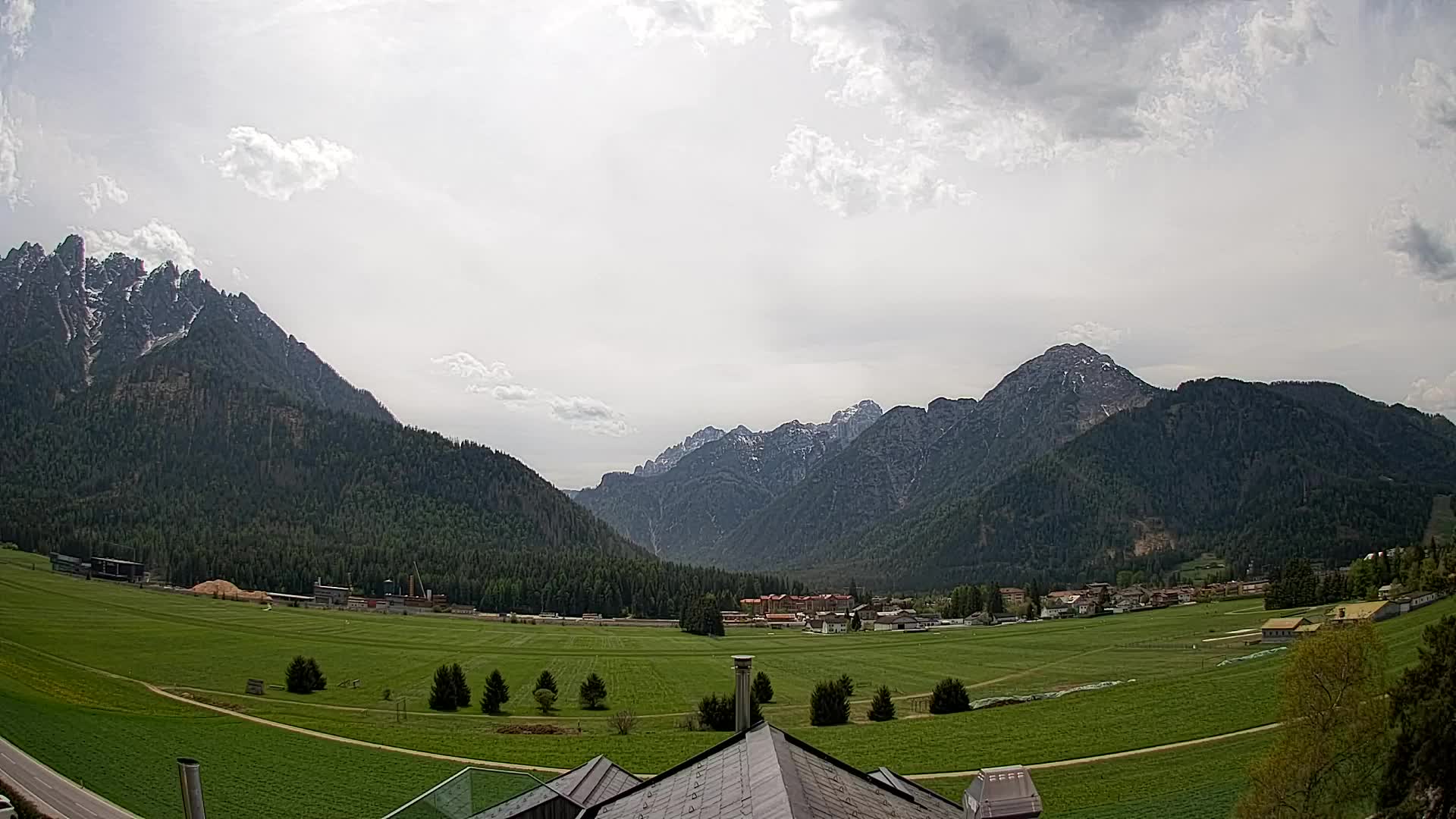 Webcam Toblach Dolomites – View from Hotel Rosengarten