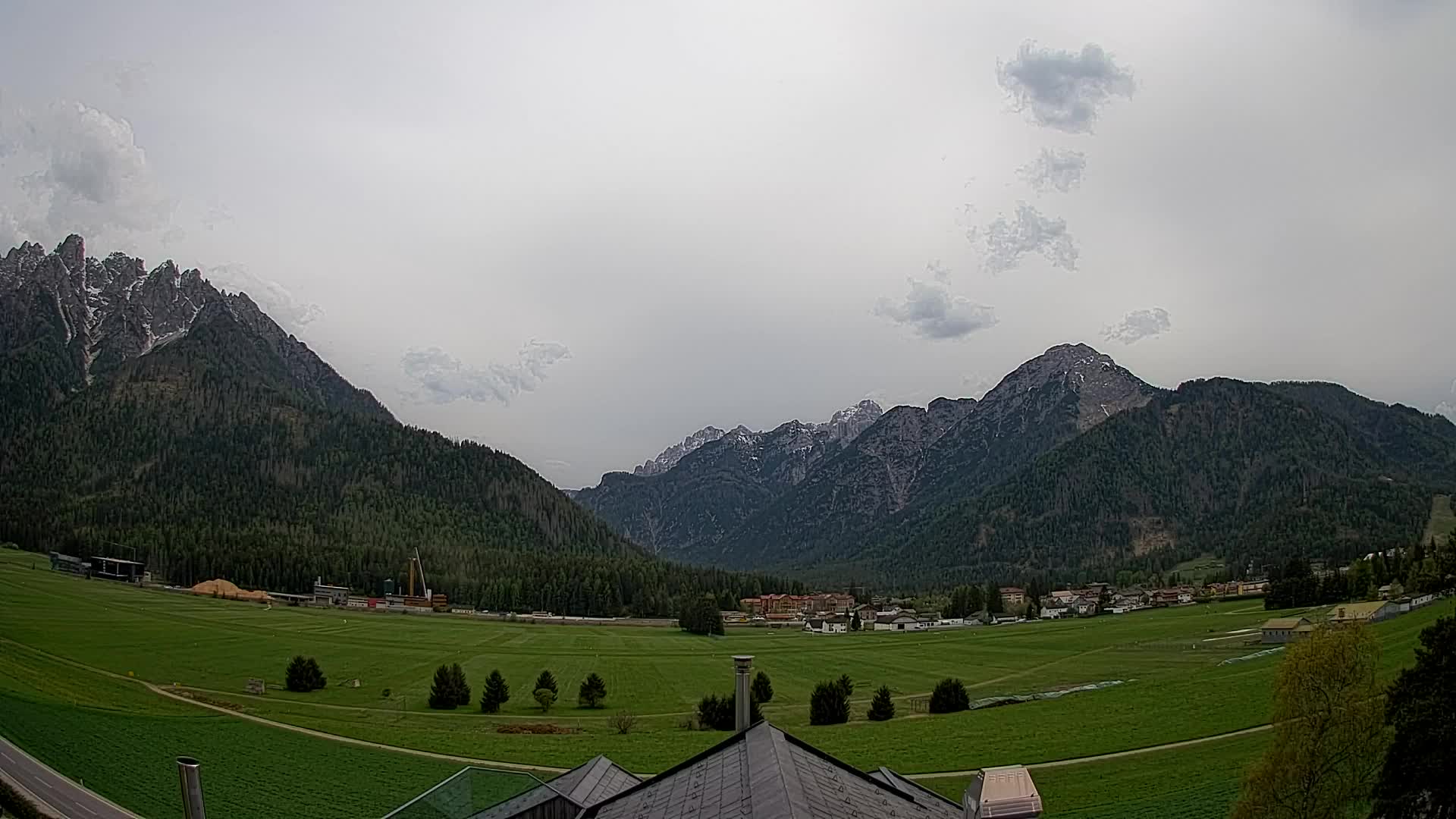 Spletna kamera Toblach Dolomiti – Pogled iz hotela Rosengarten