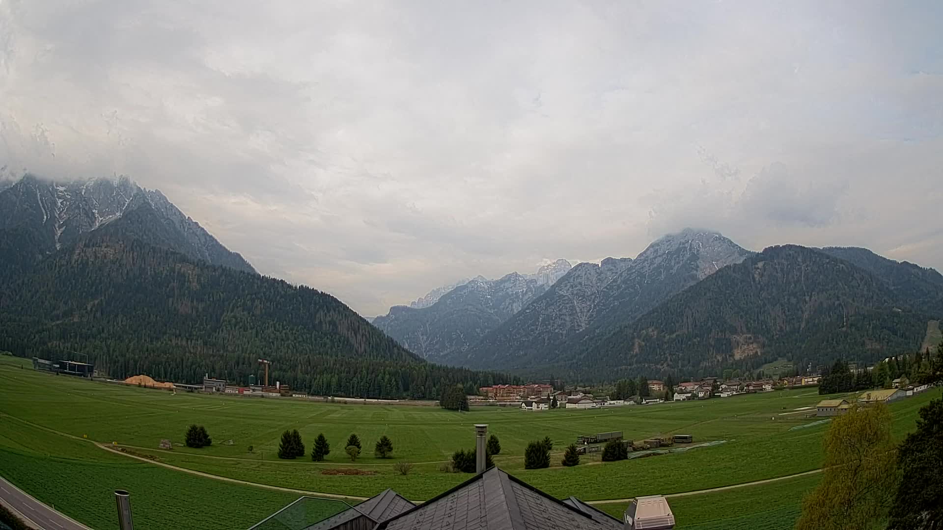 Web kamera Toblach Dolomiti – Pogled s Hotela Rosengarten
