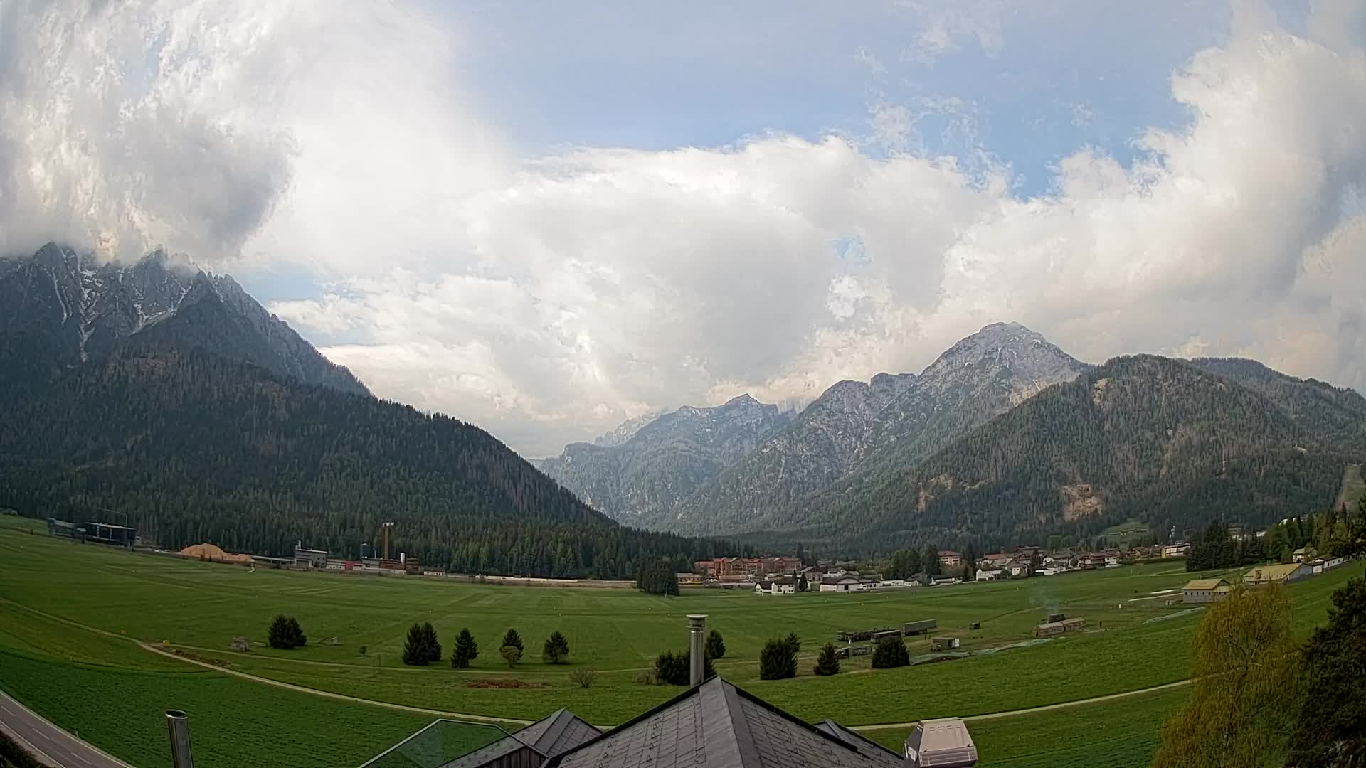 Spletna kamera Toblach Dolomiti – Pogled iz hotela Rosengarten