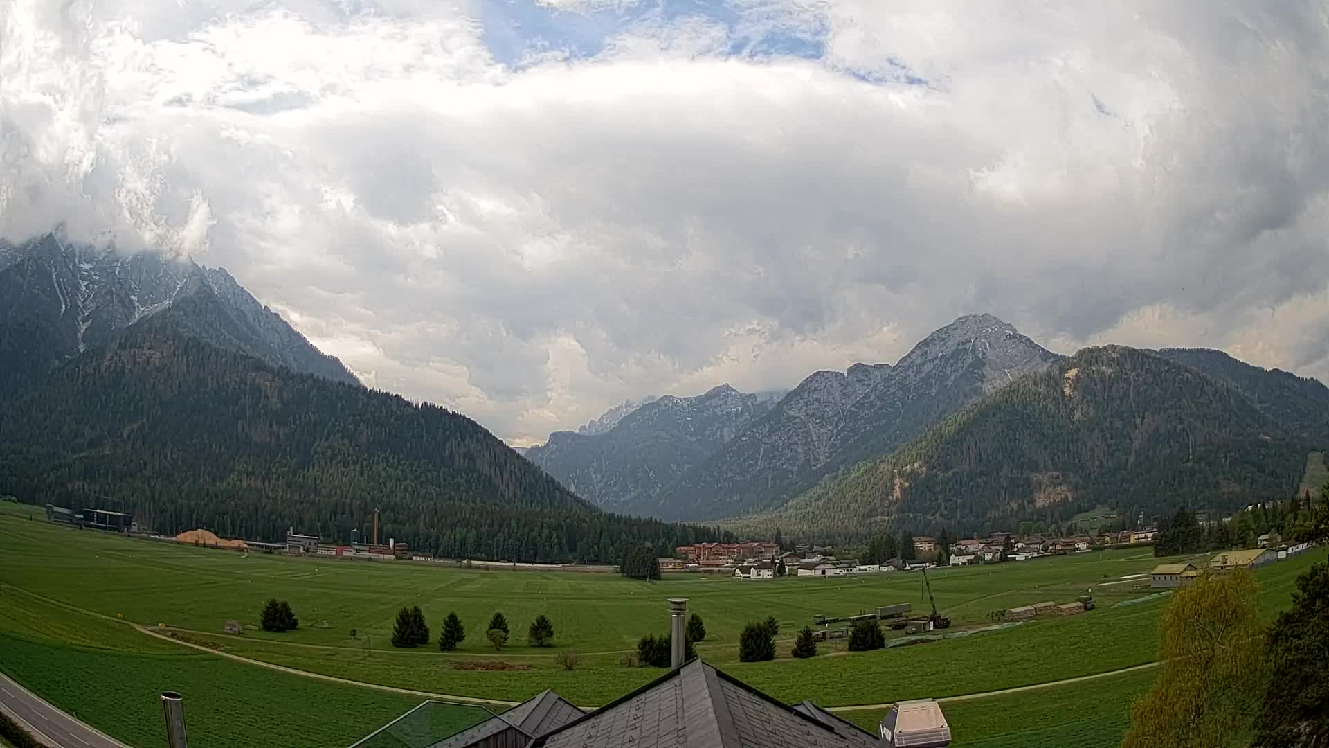 Spletna kamera Toblach Dolomiti – Pogled iz hotela Rosengarten
