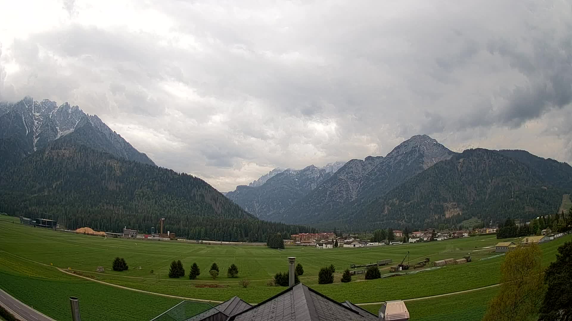 Spletna kamera Toblach Dolomiti – Pogled iz hotela Rosengarten
