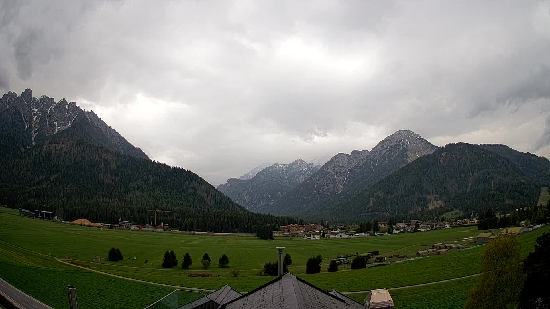 Web kamera Toblach Dolomiti – Pogled s Hotela Rosengarten