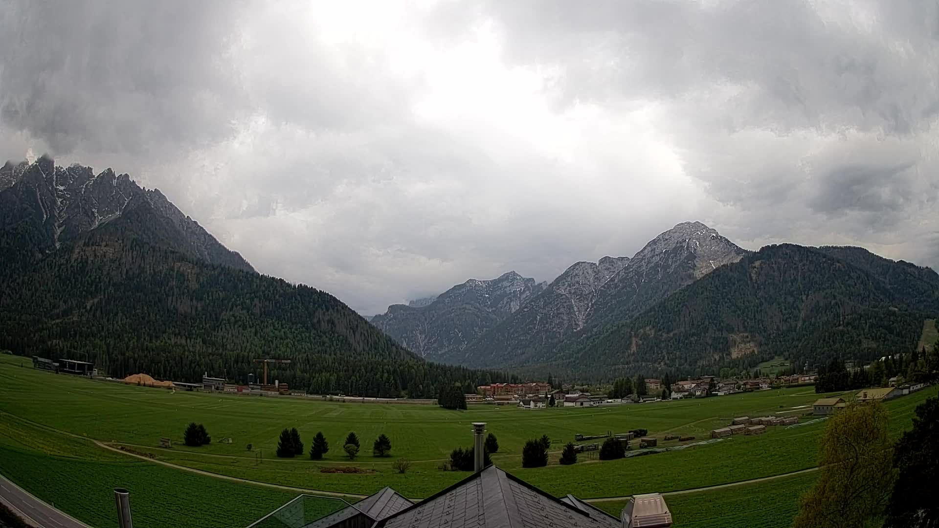 Spletna kamera Toblach Dolomiti – Pogled iz hotela Rosengarten