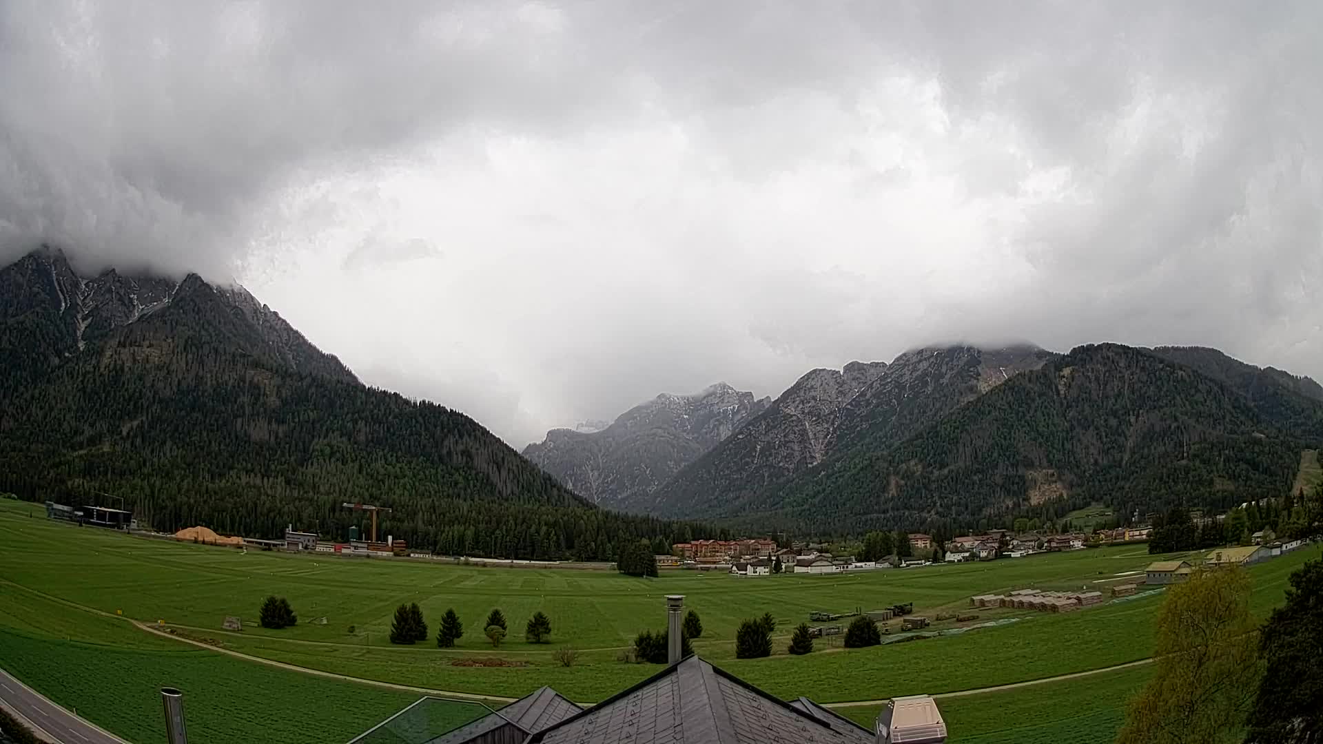 Spletna kamera Toblach Dolomiti – Pogled iz hotela Rosengarten