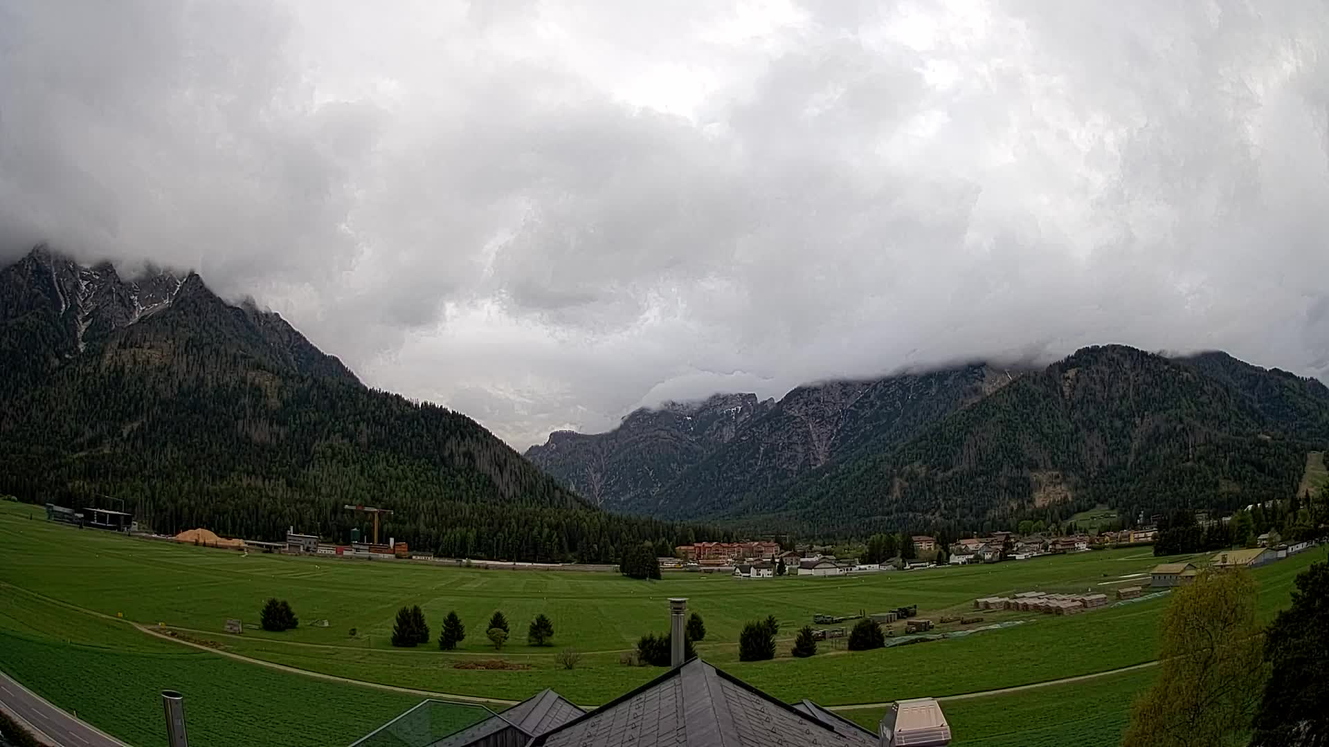 Web kamera Toblach Dolomiti – Pogled s Hotela Rosengarten