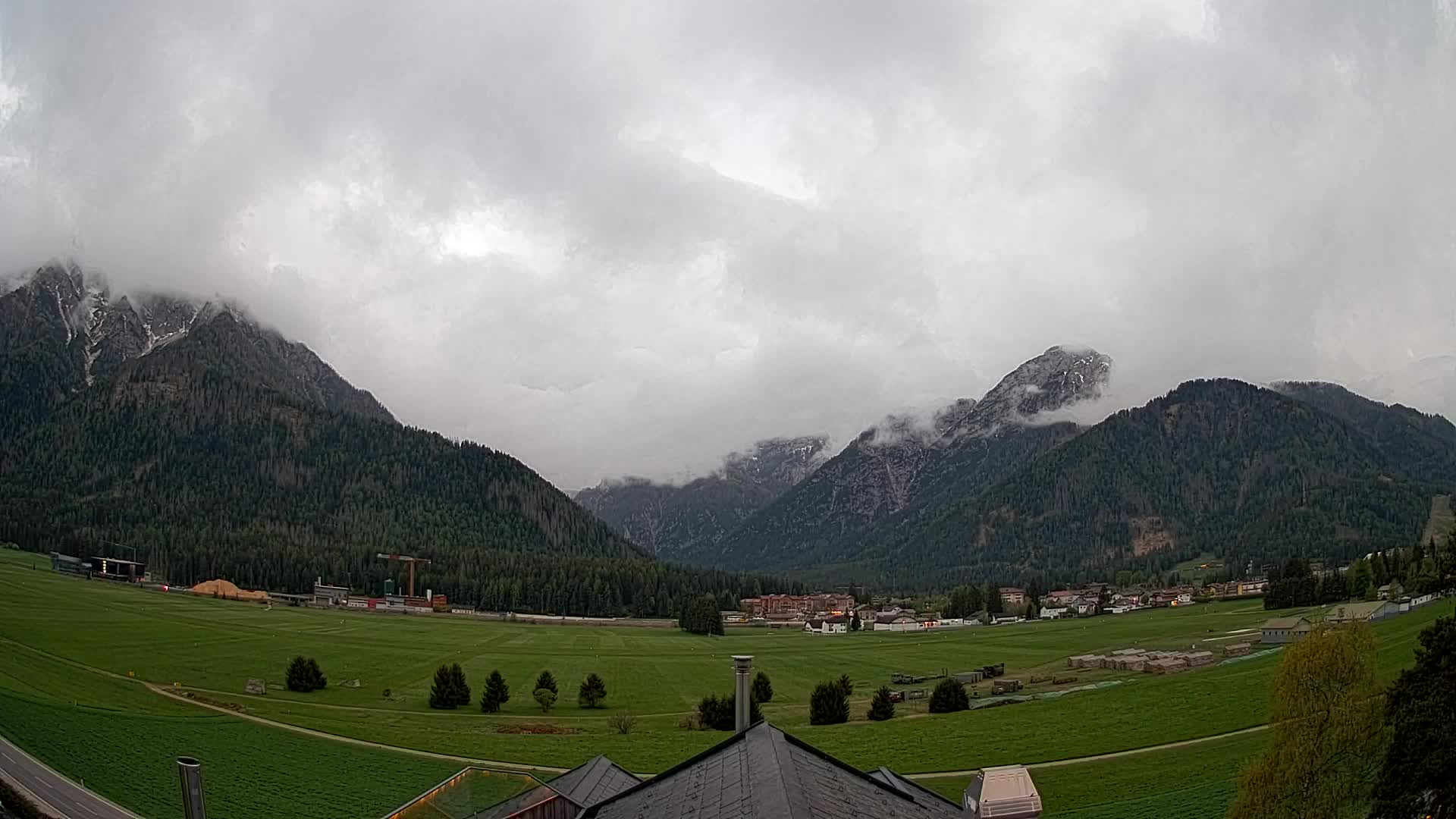Web kamera Toblach Dolomiti – Pogled s Hotela Rosengarten