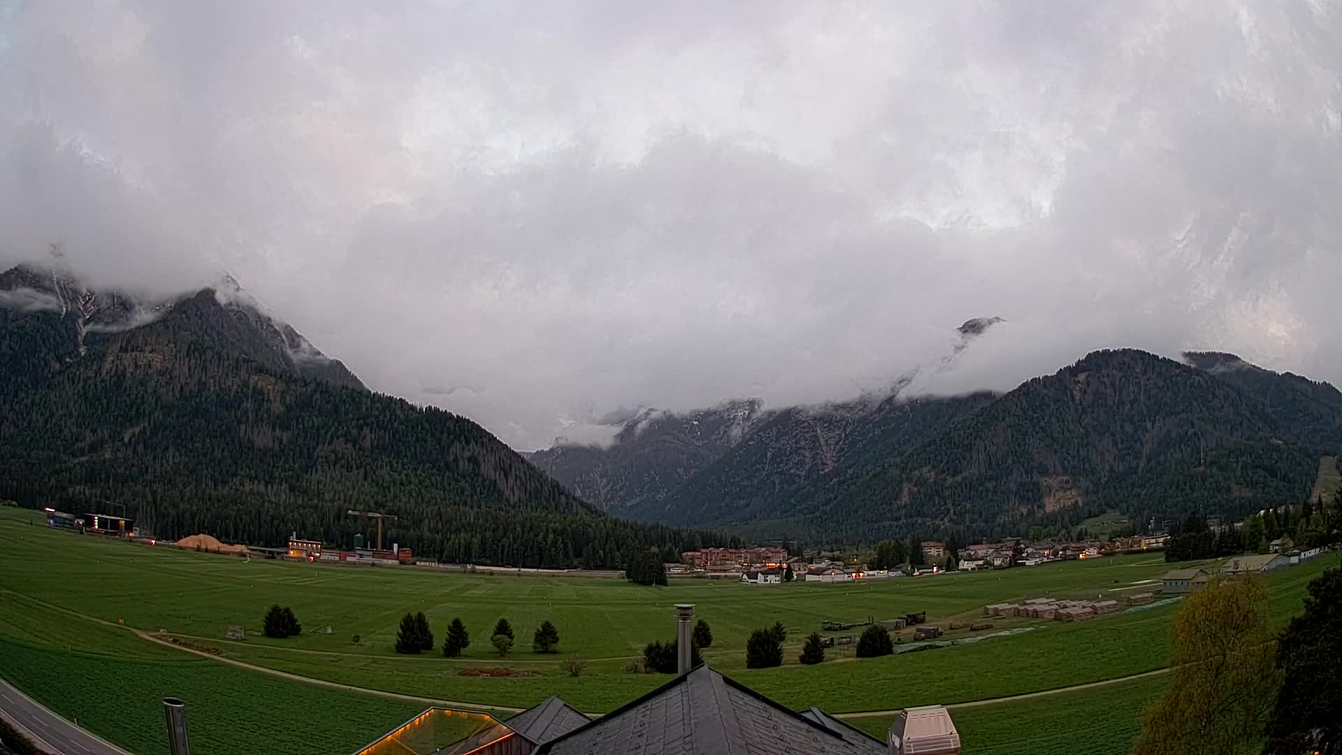 Web kamera Toblach Dolomiti – Pogled s Hotela Rosengarten