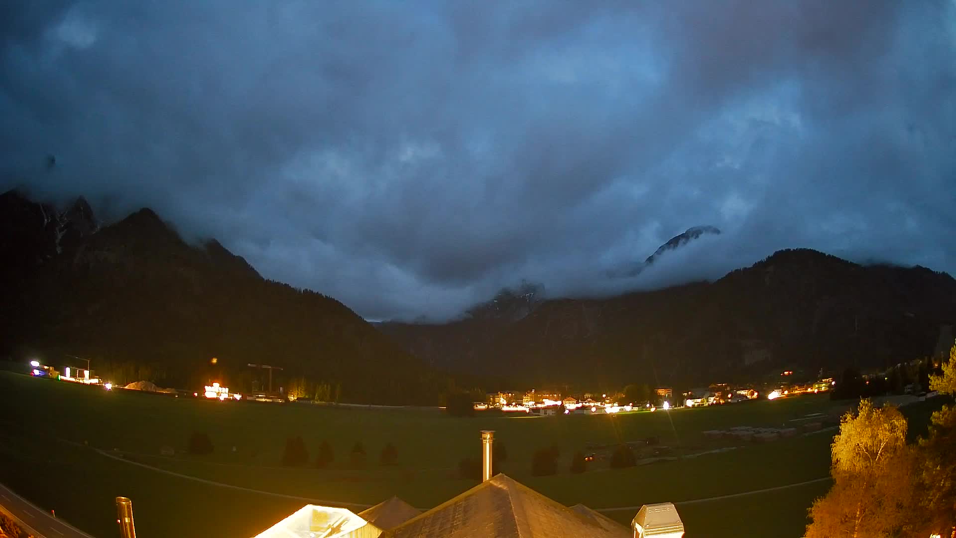 Web kamera Toblach Dolomiti – Pogled s Hotela Rosengarten
