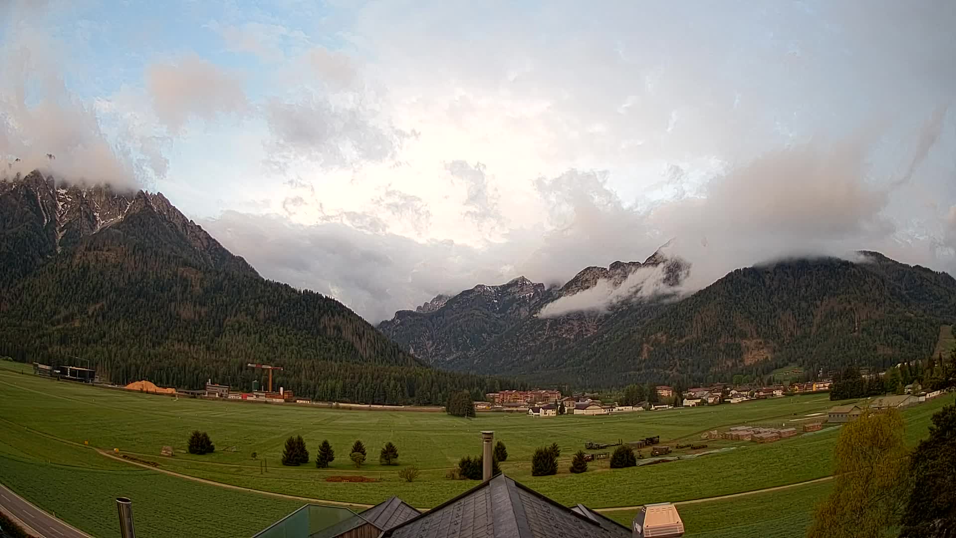 Web kamera Toblach Dolomiti – Pogled s Hotela Rosengarten