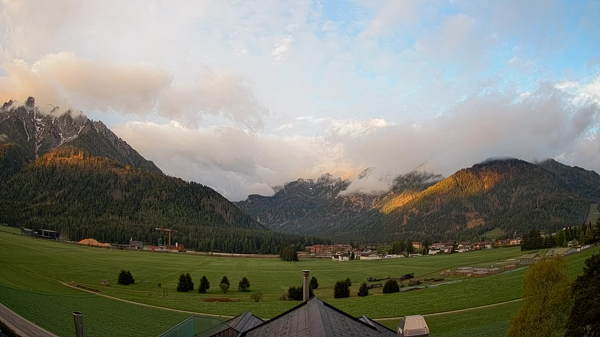 Web kamera Toblach Dolomiti – Pogled s Hotela Rosengarten
