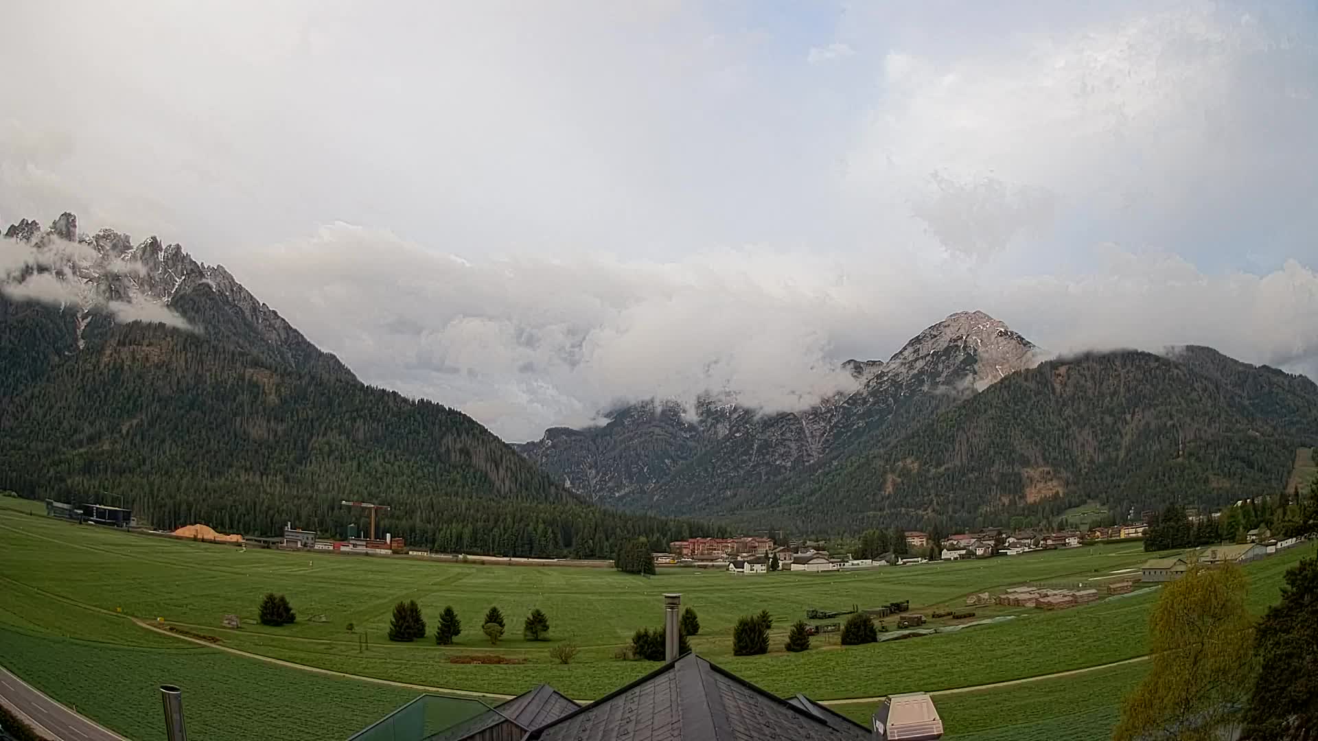 Web kamera Toblach Dolomiti – Pogled s Hotela Rosengarten
