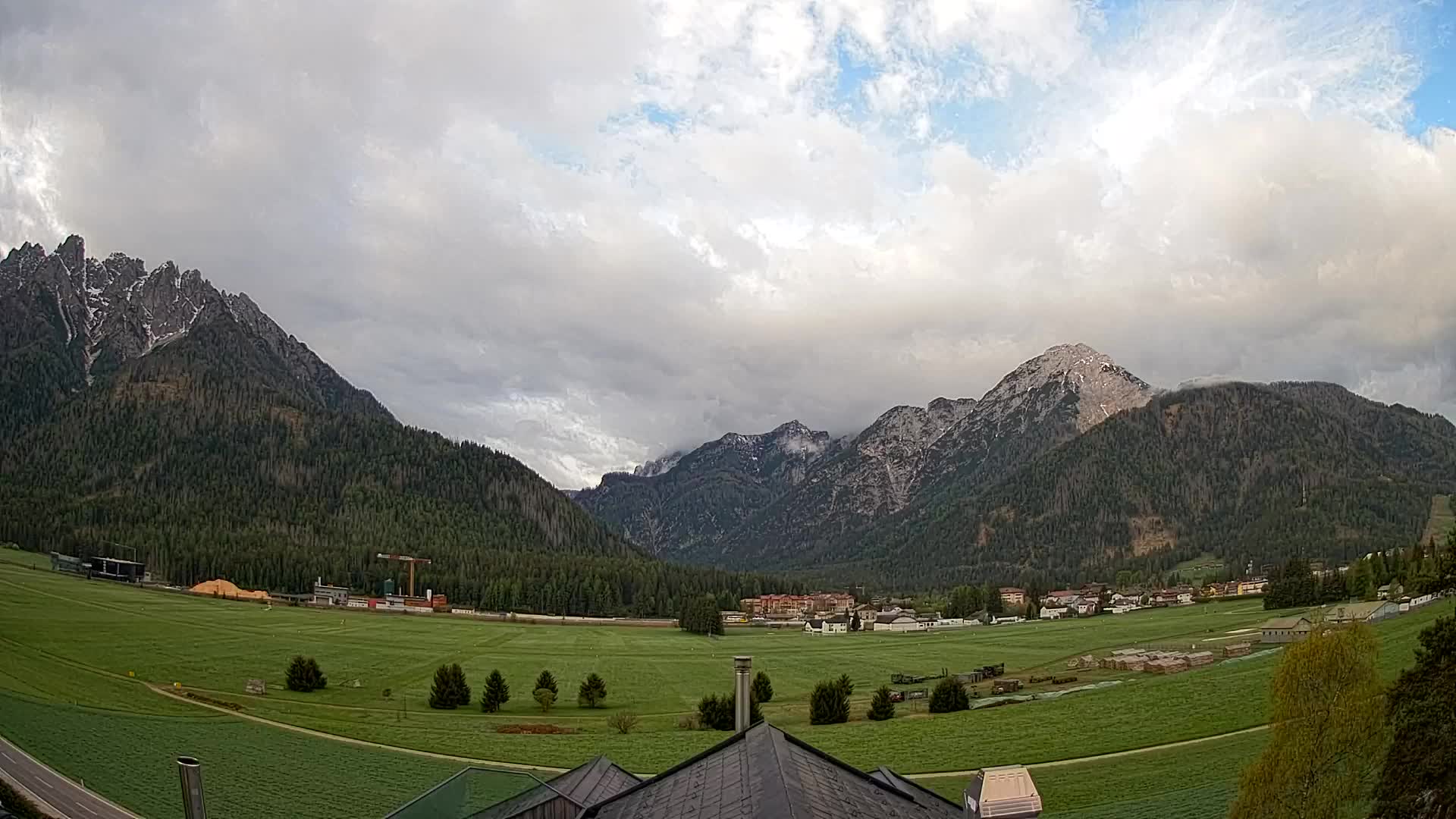 Spletna kamera Toblach Dolomiti – Pogled iz hotela Rosengarten